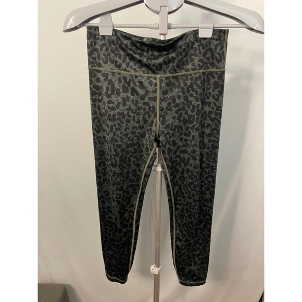 GapFit Eclipse Leopard‎ Print High Rise Cropped Leggings - Size S